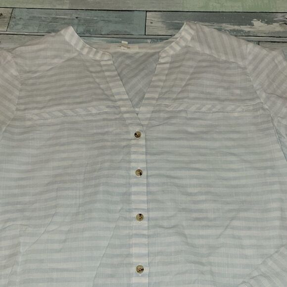 Maurices Striped Button Down Shirt sz Medium - Picture 2 of 5